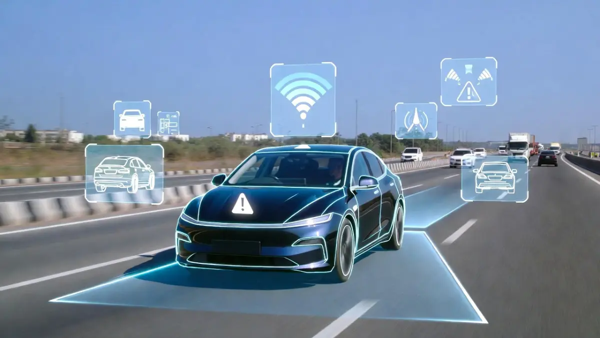 भारत में 2026 तक गाड़ियां एक-दूसरे से बात करेंगी! V2V टेक्नोलॉजी से हादसे रोकने का बड़ा प्लान